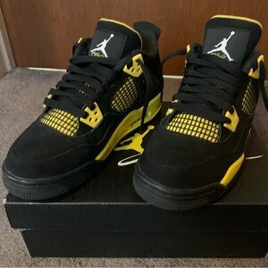 Authentic Air Jordan 4s Retro Thunders, 5 GS, Great Condition.